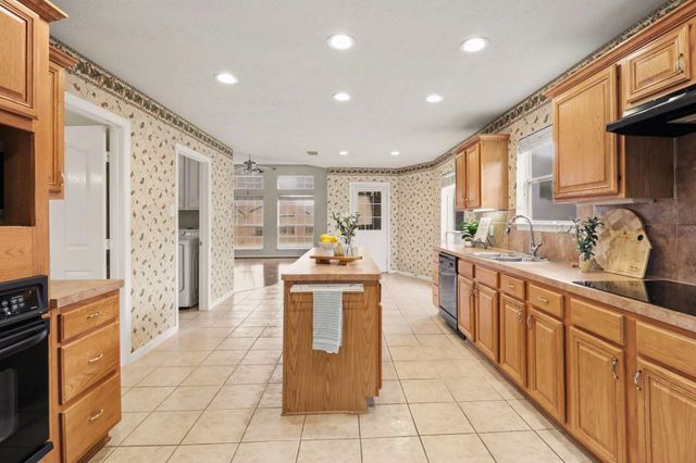 206 Clear Creek Mdws Drive, League City, TX 77573