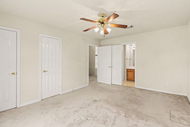 206 Clear Creek Mdws Drive, League City, TX 77573