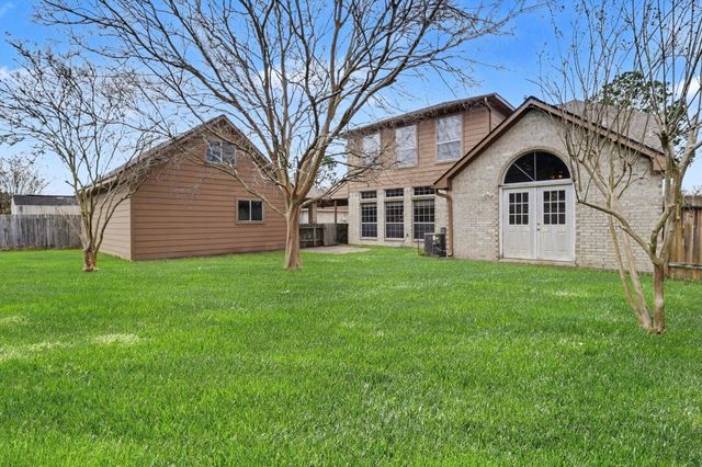 206 Clear Creek Mdws Drive, League City, TX 77573