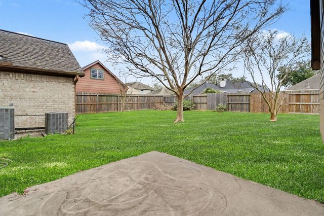 206 Clear Creek Mdws Drive, League City, TX 77573