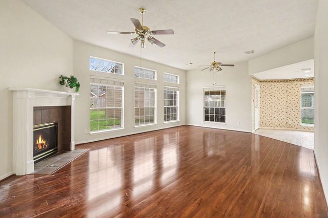 206 Clear Creek Mdws Drive, League City, TX 77573