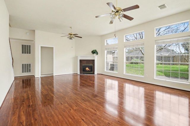 206 Clear Creek Mdws Drive, League City, TX 77573