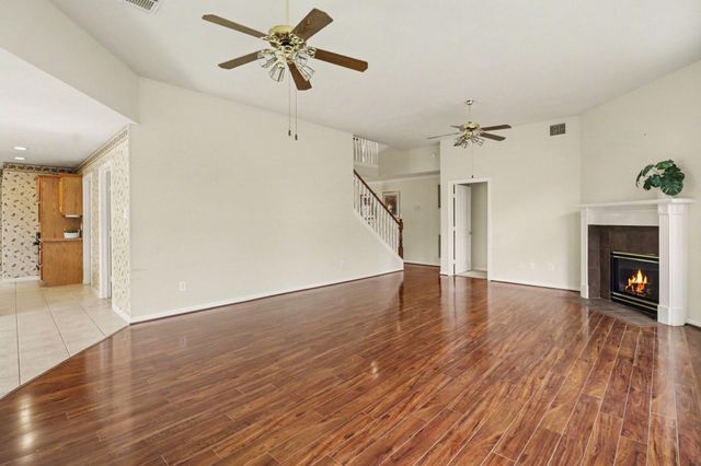 206 Clear Creek Mdws Drive, League City, TX 77573