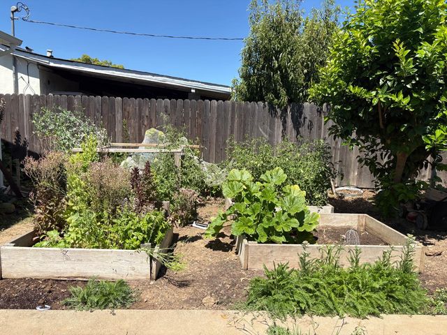 2561 24th Ave, Sacramento, CA 95820