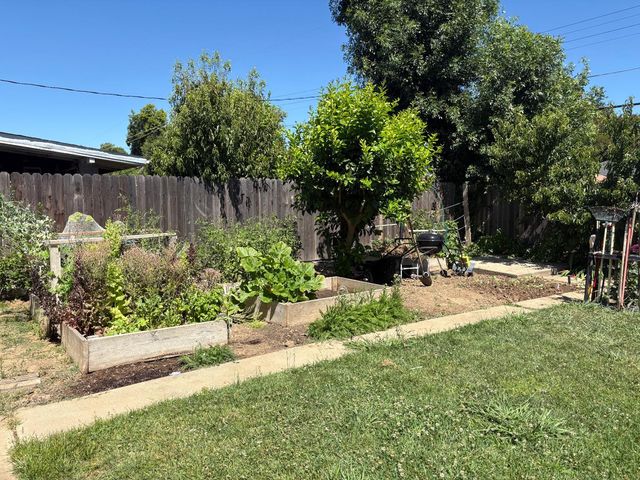 2561 24th Ave, Sacramento, CA 95820