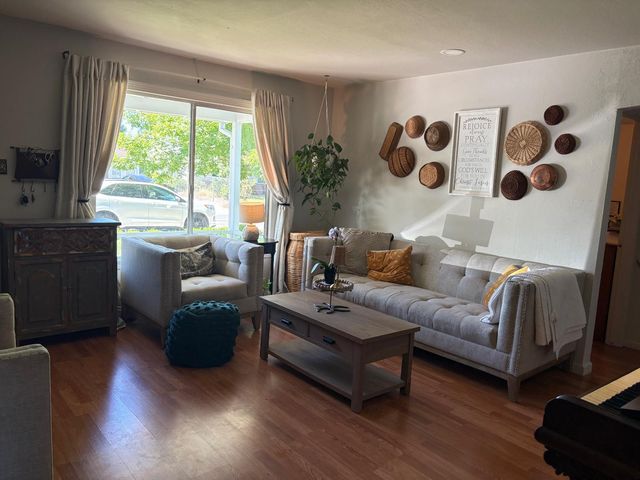 2561 24th Ave, Sacramento, CA 95820