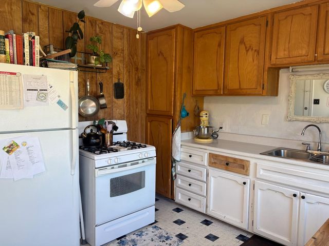 2561 24th Ave, Sacramento, CA 95820
