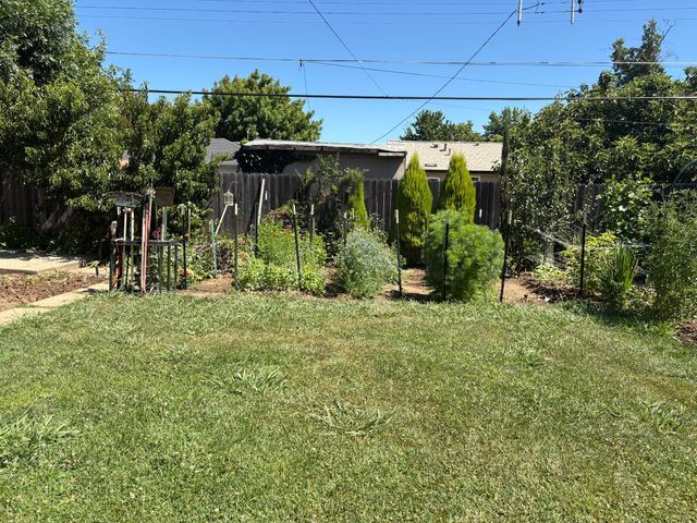2561 24th Ave, Sacramento, CA 95820