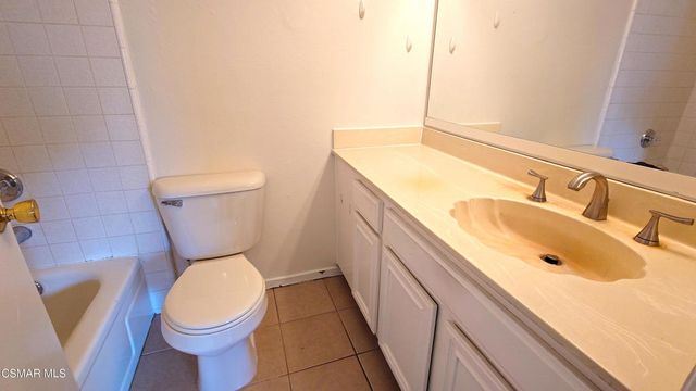 2026 Calle La Sombra 2, Simi Valley, CA 93063