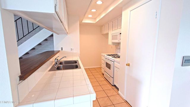 2026 Calle La Sombra 2, Simi Valley, CA 93063