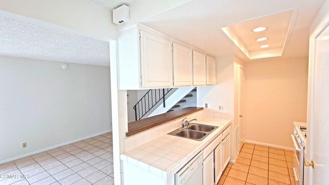 2026 Calle La Sombra 2, Simi Valley, CA 93063