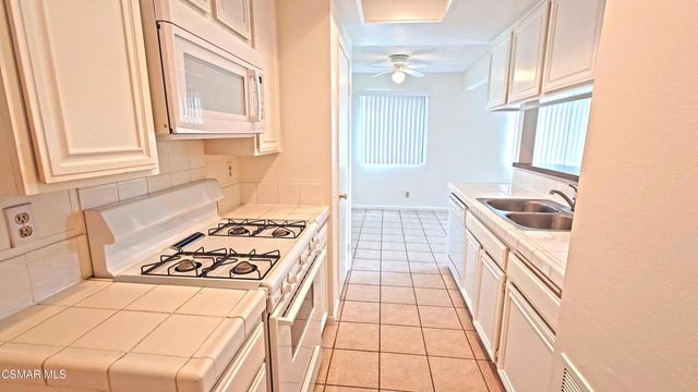 2026 Calle La Sombra 2, Simi Valley, CA 93063