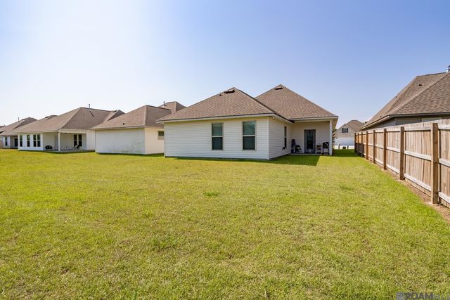 39500 Ridgeland Dr, Gonzales, LA 70737
