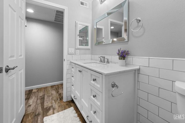 5016 Willow Tree Drive, Bakersfield, CA 93313