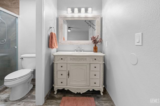 5016 Willow Tree Drive, Bakersfield, CA 93313