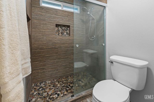 5016 Willow Tree Drive, Bakersfield, CA 93313