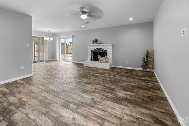 5016 Willow Tree Drive, Bakersfield, CA 93313