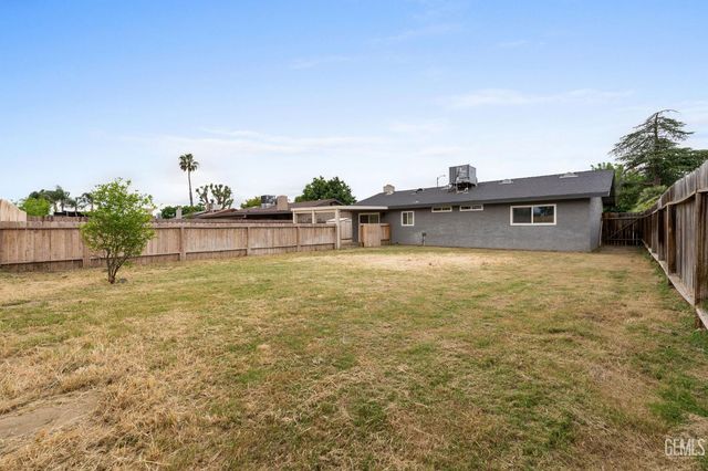 5016 Willow Tree Drive, Bakersfield, CA 93313