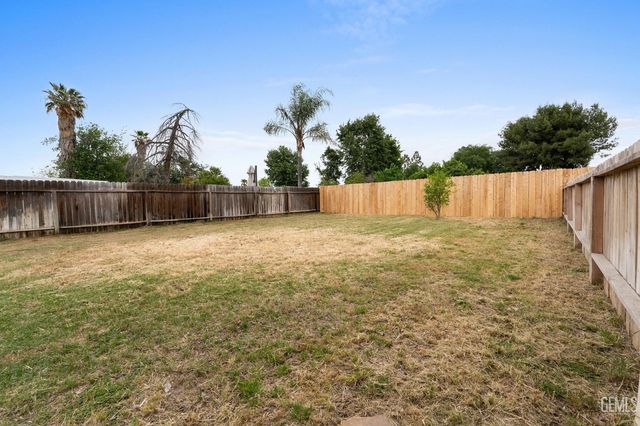 5016 Willow Tree Drive, Bakersfield, CA 93313