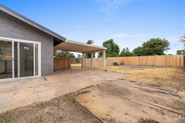 5016 Willow Tree Drive, Bakersfield, CA 93313