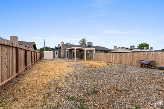 5016 Willow Tree Drive, Bakersfield, CA 93313