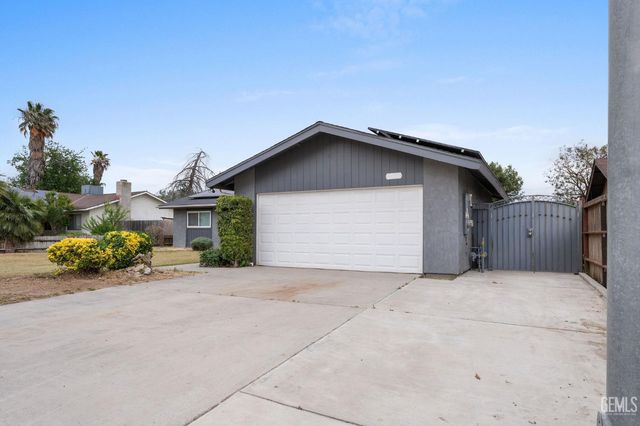 5016 Willow Tree Drive, Bakersfield, CA 93313