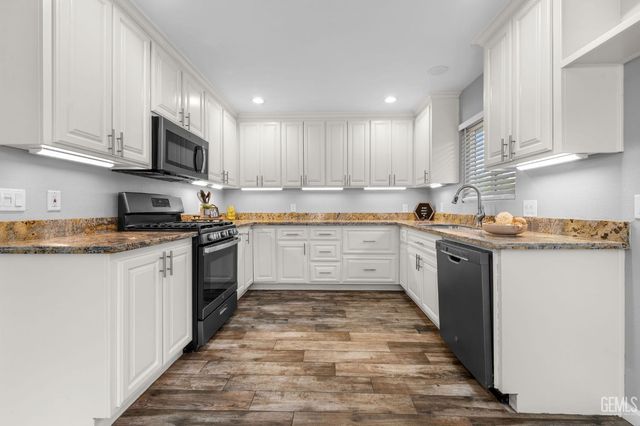 5016 Willow Tree Drive, Bakersfield, CA 93313