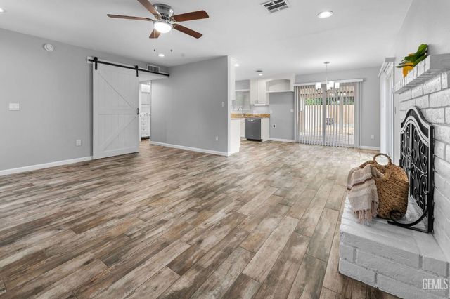 5016 Willow Tree Drive, Bakersfield, CA 93313