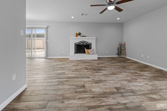 5016 Willow Tree Drive, Bakersfield, CA 93313