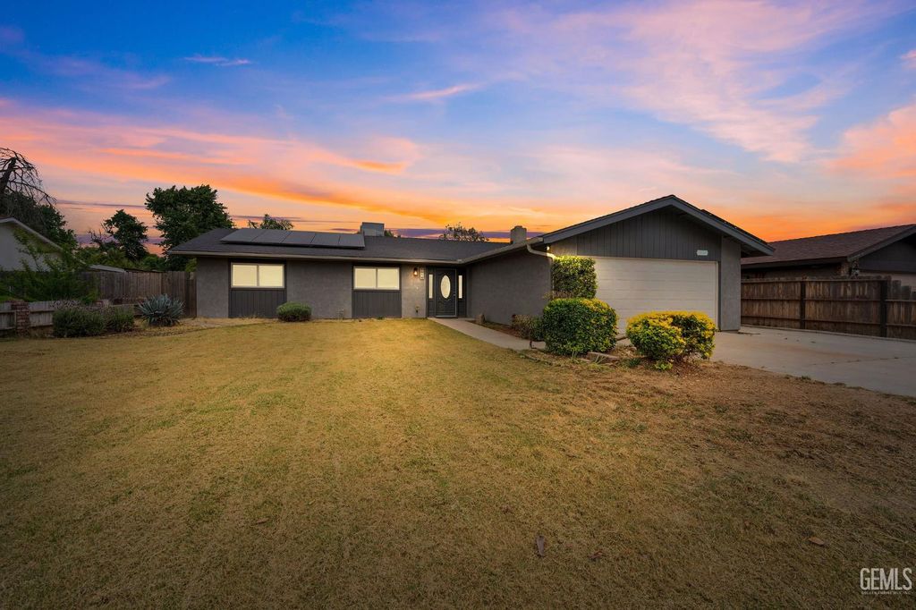 5016 Willow Tree Drive, Bakersfield, CA 93313