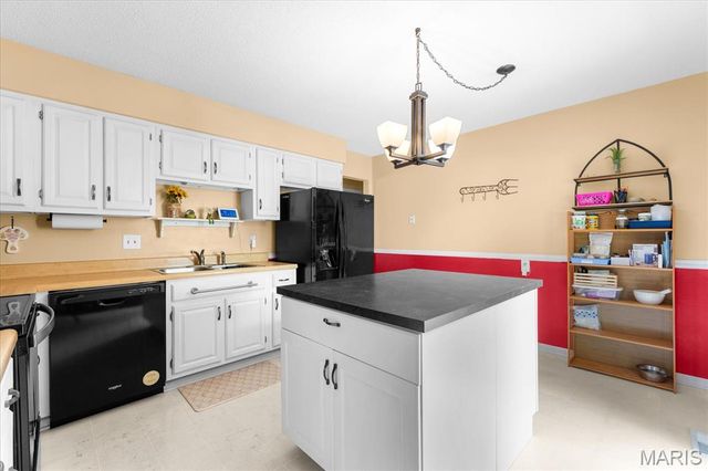 409 Chapel Drive, Collinsville, IL 62234