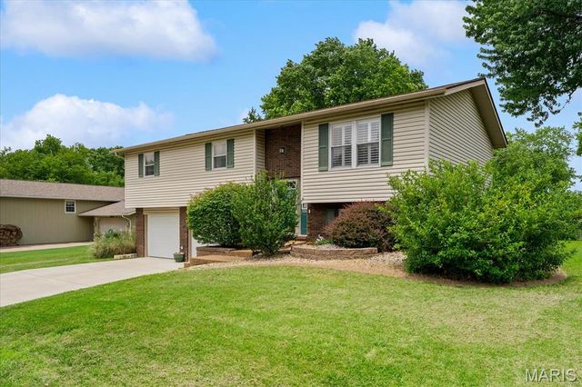 409 Chapel Drive, Collinsville, IL 62234