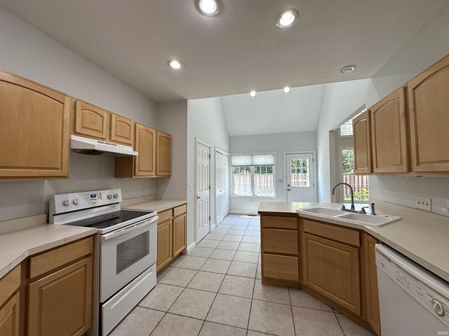 3802 E Regents Circle, Bloomington, IN 47401