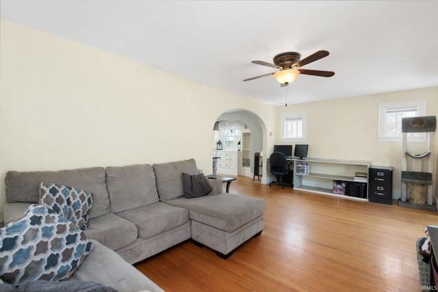 822 E Irvington Avenue, South Bend, IN 46614