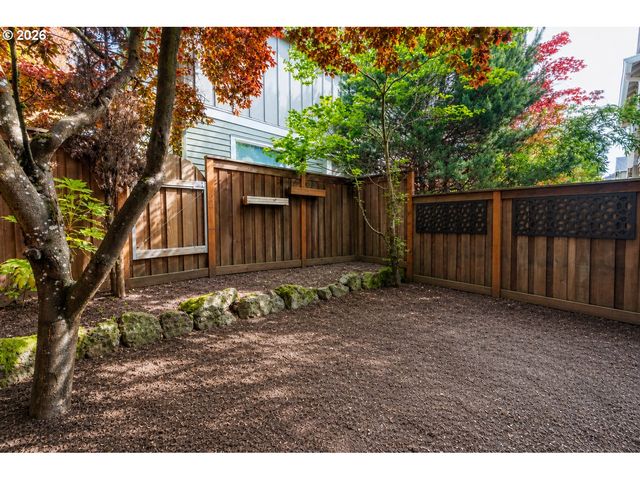 20819 Sw SKIVER St, Beaverton, OR 97078