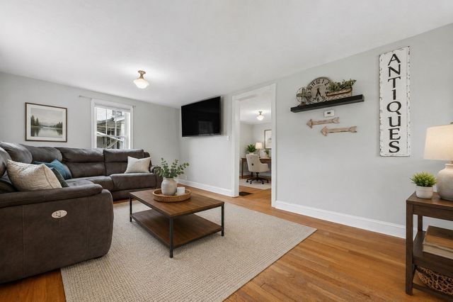 26 Millbury Ave, Millbury, MA 01527
