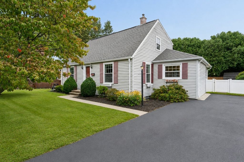 26 Millbury Ave, Millbury, MA 01527