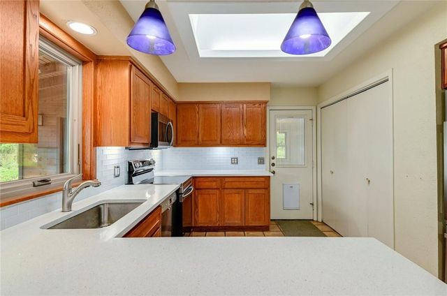 901 Valley View DR, Austin, TX 78733