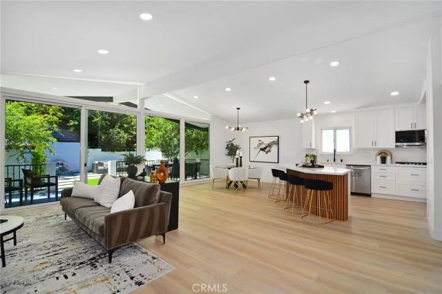22284 Avenue San Luis, Woodland Hills, CA 91364