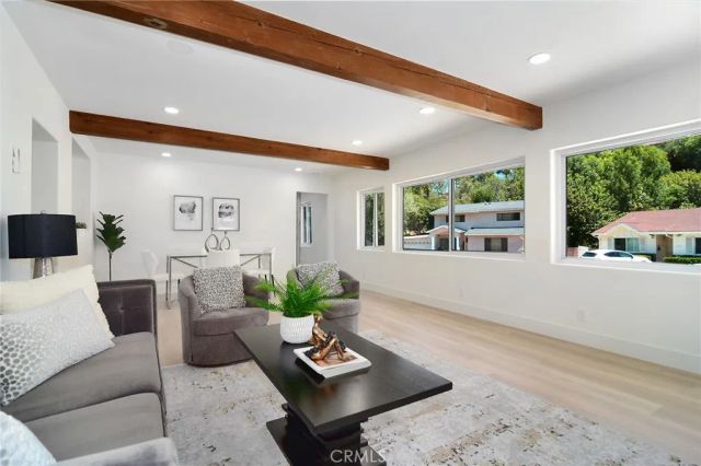 22284 Avenue San Luis, Woodland Hills, CA 91364
