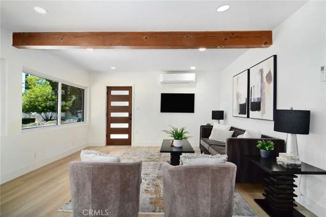 22284 Avenue San Luis, Woodland Hills, CA 91364