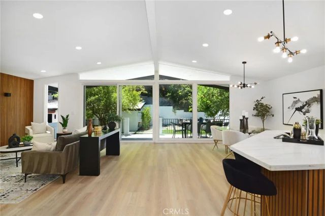 22284 Avenue San Luis, Woodland Hills, CA 91364