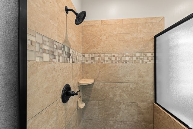 378 N THURSTON LN, Layton, UT 84040