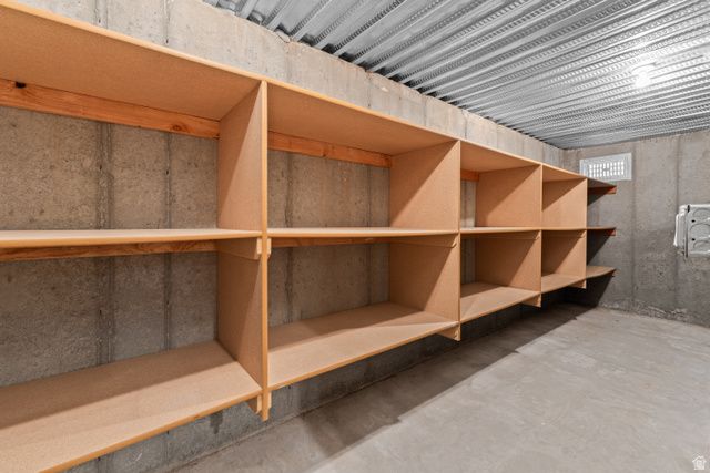 378 N THURSTON LN, Layton, UT 84040