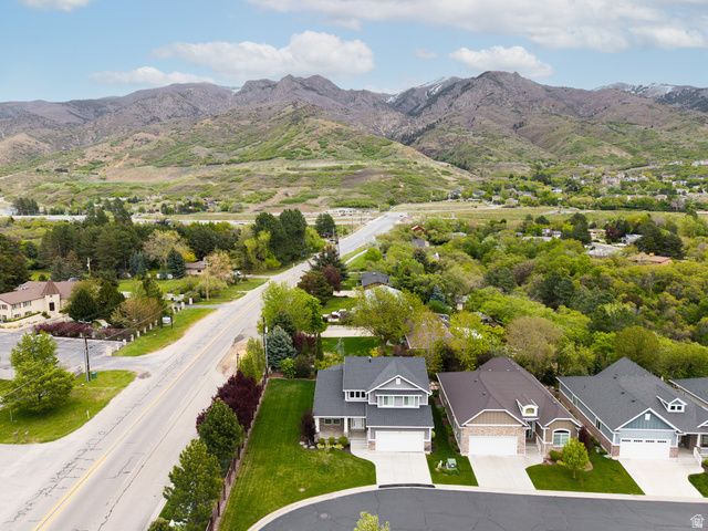 378 N THURSTON LN, Layton, UT 84040