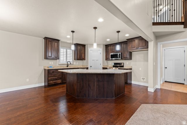 378 N THURSTON LN, Layton, UT 84040