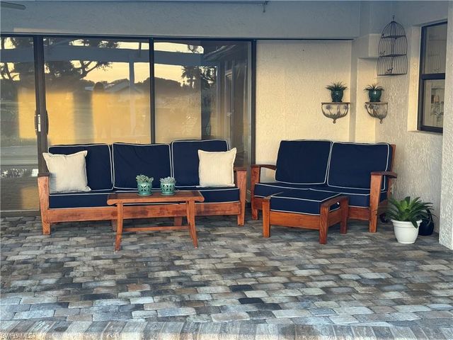 1203 Foxfire LN, Naples, FL 34104