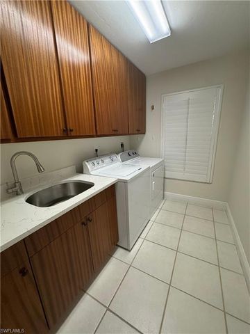 1203 Foxfire LN, Naples, FL 34104