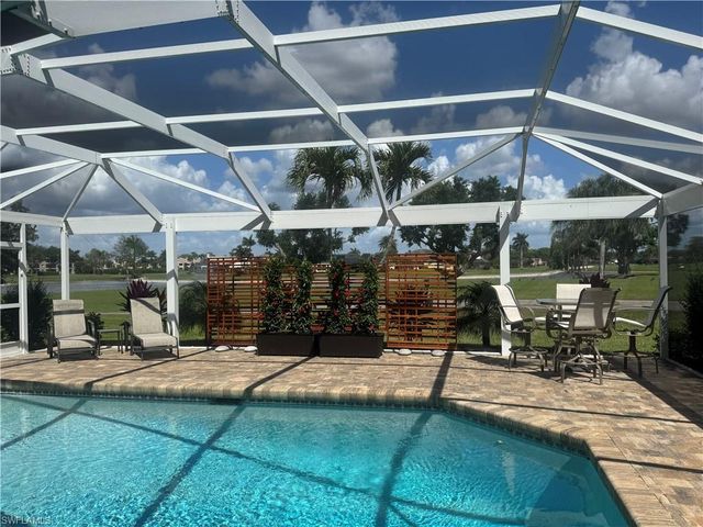 1203 Foxfire LN, Naples, FL 34104