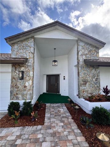1203 Foxfire LN, Naples, FL 34104